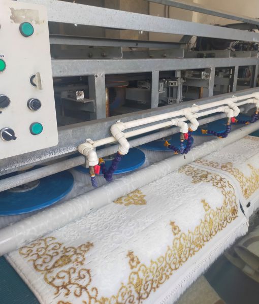  Kıraç halı yıkama fabrikasında halılar otomatik makinelerde yıkanıyor